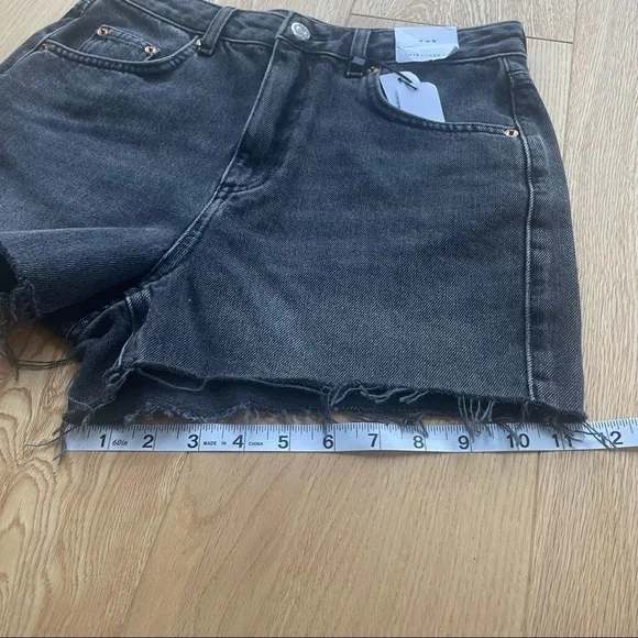 NWT  TOPSHOP MOM BLACK SHORTS - 6 - Picture 10 of 11